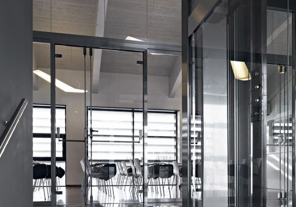 UBI Banca offices glass partition wall